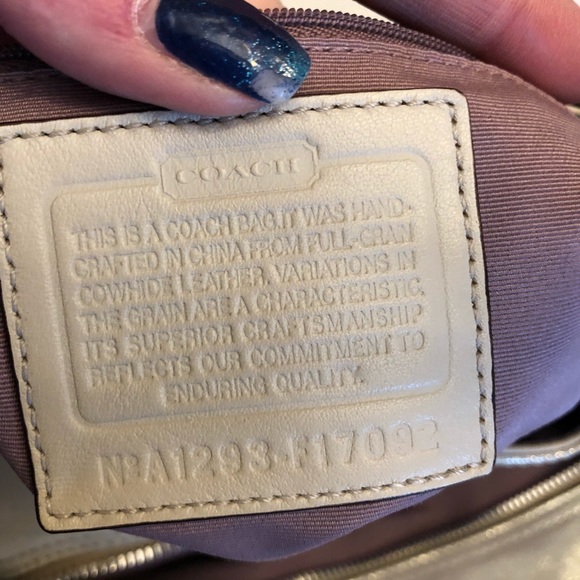 Coach Gold handbag F17092  used once (like new) - Picture 4 of 4